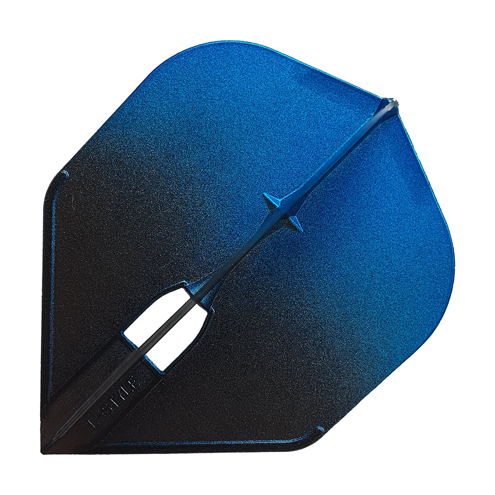 Das Bild zeigt ein Dartflight, das in Blau und Schwarz gehalten ist. Das Material wirkt robust und die Oberfläche hat einen leicht schimmernden Effekt.
